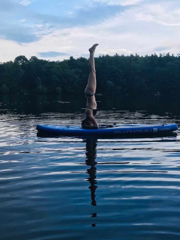 Nora headstand